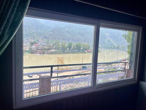 Uttarkashi House | Anushree Lake View Home Stay Uttarkashi