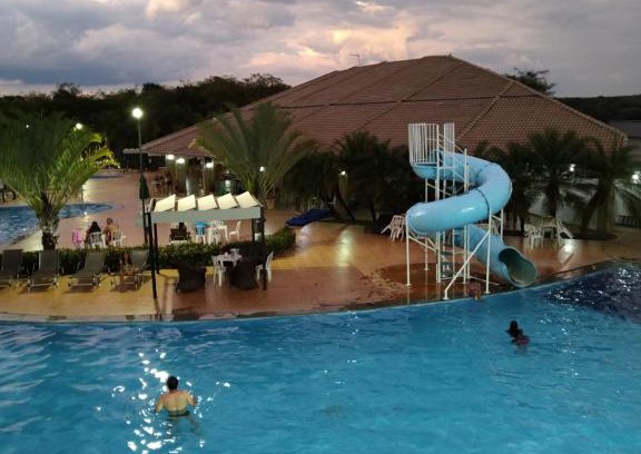 Caldas Novas Apartment | AP do LAGO, com Churrasqueira privativa , cozinha , internet no ap, rampa barco e jet, pesqueiro - B101