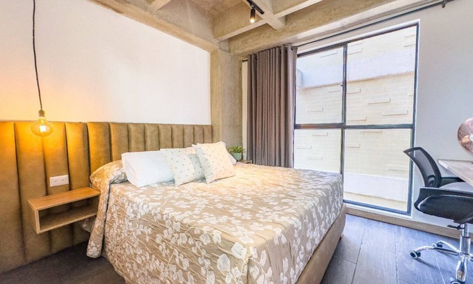 Florida Nueva Hotel | AP Rest and Work 403