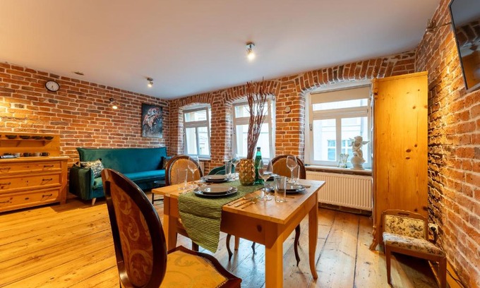 Jelenia Gora Apartment | Apartament 1886 - doba do 14-00 - w ścisłym centrum z widokiem na Majówkę - by Space Apart