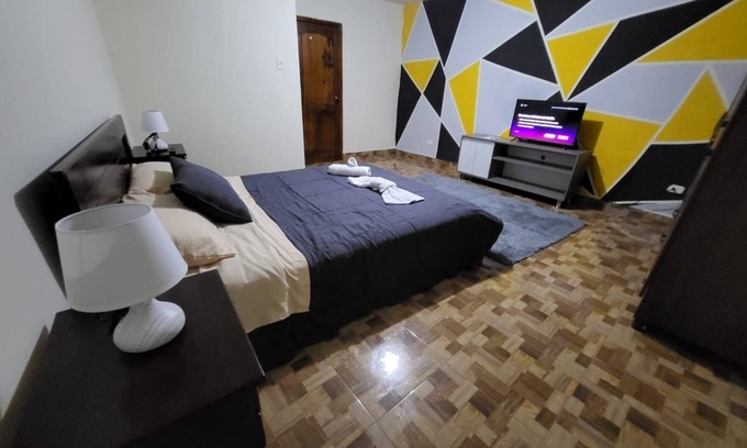 Banos de Agua Santa Apartment | Apartamento Vacacional Individual, por Días o Semanas a 4 Cuadras de la Basílica