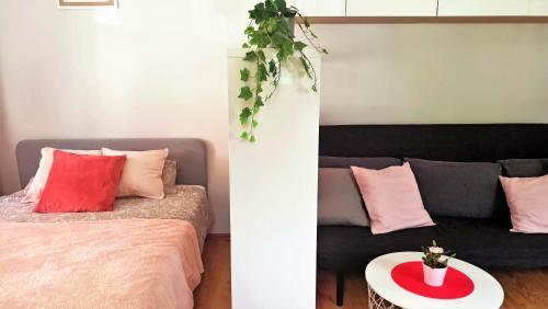 Srodmiescie Apartment | Apartament Malinowy Świętoduska 12