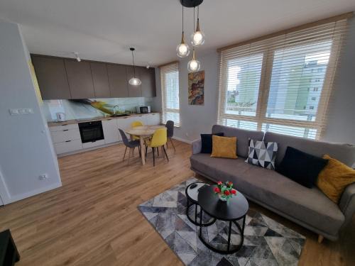 Elblag Apartment | Apartament TOPOLOWA - Winda -Parking w HALI GARAŻOWEJ