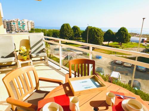 Daimuz Apartment | .Apartamento 1a linea de playa + piscina + parking DAIMUS