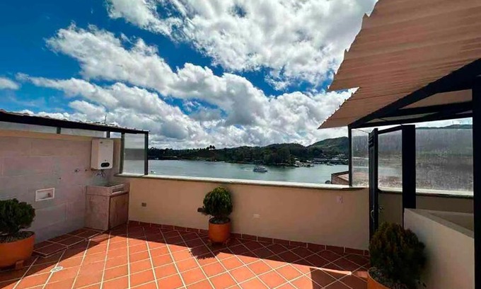 Guatape Apartment | Apartamento 403 - Terraza con Jacuzzi - 2 Habitaciones - Rentas Cortas Gerencial