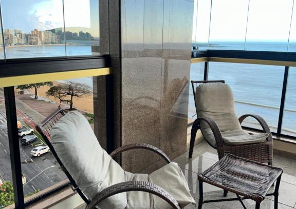 Praia do Morro Apartment | Apartamento Beira-Mar na Praia do Morro ideal para Famílias e Grupos 10 pessoas