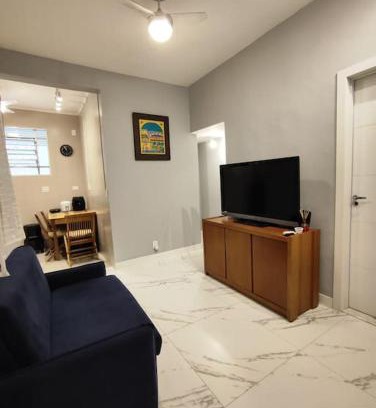 Embare Apartment | Apartamento em Santos na Beira mar com Vaga privativa e Wifi