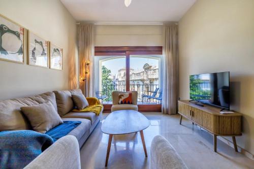 La Trinidad-San Juan y Todos los Santos Apartment | Apartamento en el Centro con Parking y Terraza