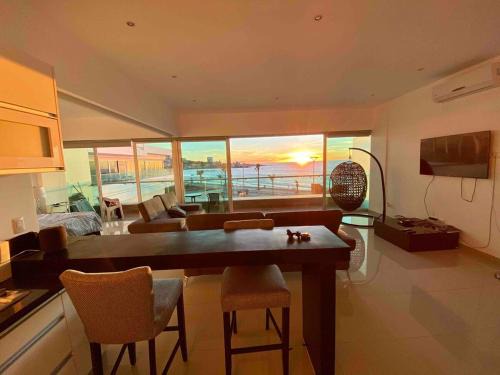 Ferrocarrilera Apartment | Apartamento en torre M con vista al mar