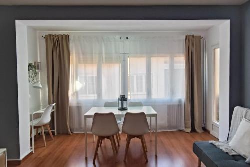 Premia de Mar Apartment | Apartamento Gran Via para 6 en el centro de Premià