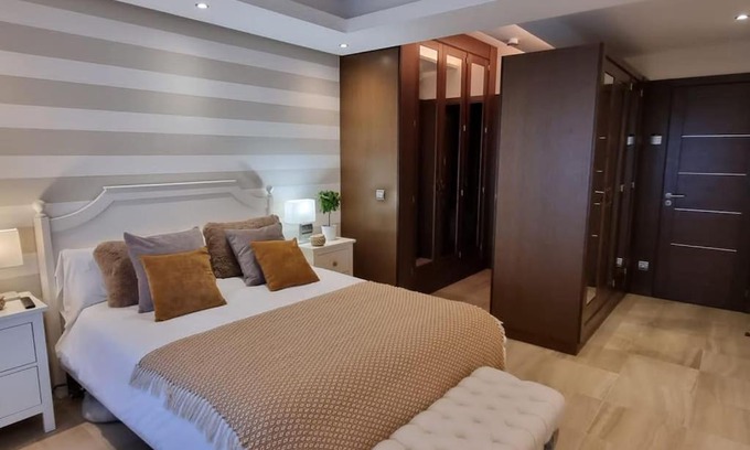 New Golden Mile Apartment | Apartamento lujo en primera línea de playa en Bahía de la Plata, Estepona