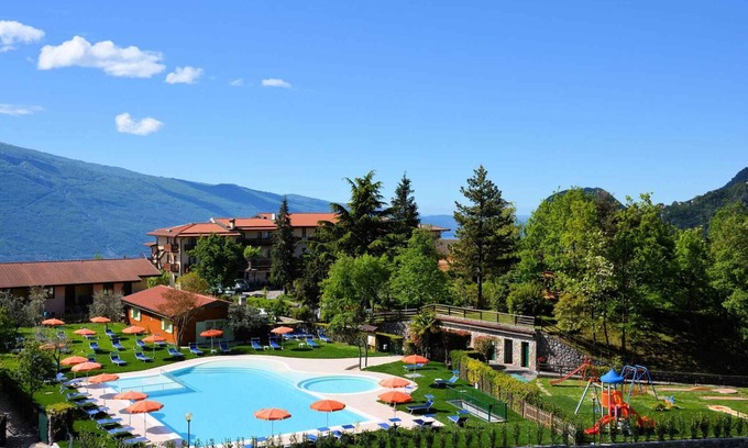 Campi Condo | Apartement with pool and balcony with side lake view