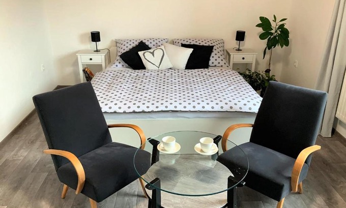 Hostinne Apartment | Apartmán v podkroví