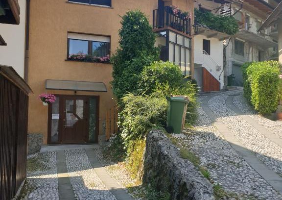 Kobarid Apartment | Apartma na klancu