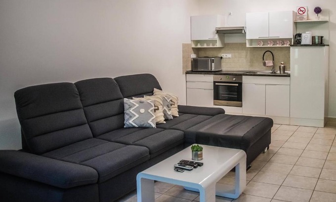 Cserkeszolo Apartment | Apartman Garden