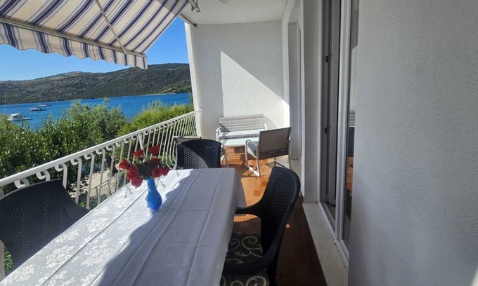 Poljica Apartment | Apartmani Neves - Nice 2-bedroom apartment with WiFi, AC in tranquil Poljica A1