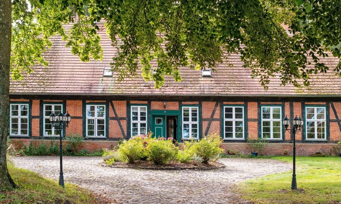 Wardow Apartment | Apartment 'Lemon Attic' with Shared Terrace, Shared Garden and Wi-Fi