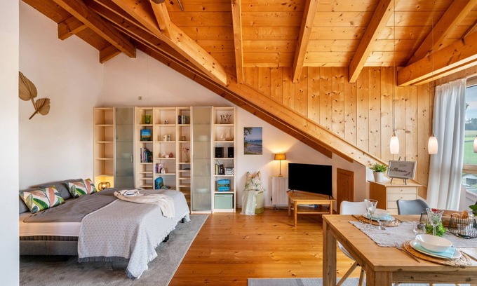Herrsching am Ammersee Apartment | Apartment 'Ferienwohnung Breitenberger' with Lake View, Balcony and Wi-Fi