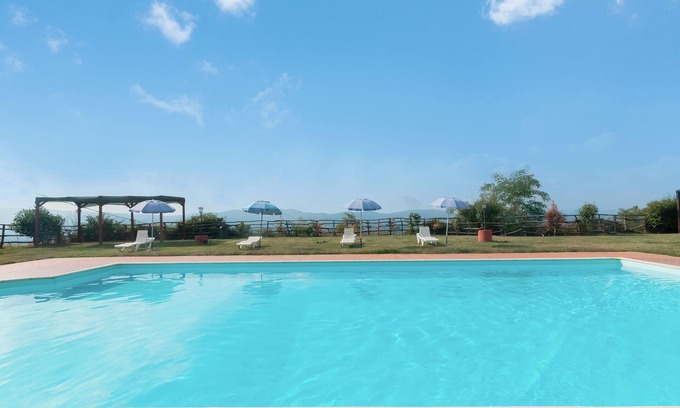 Castelfranco Piandisco Other | Apartment in the agriturismo 'La Facciavista' with shared pool, shared terrace and Wi-Fi