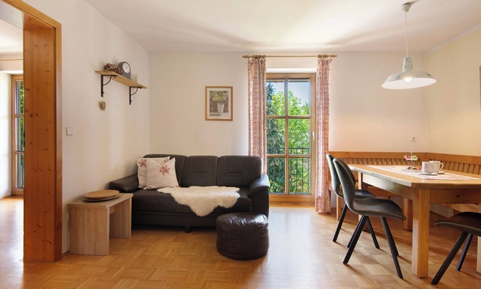 Eschlkam Apartment | Apartment 1 with Shared Garden and Wi-Fi