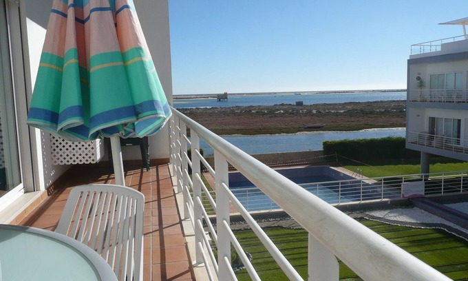 Fuseta Apartment | Apartment 100m² seaside view private parking, swimming pool. To reserve