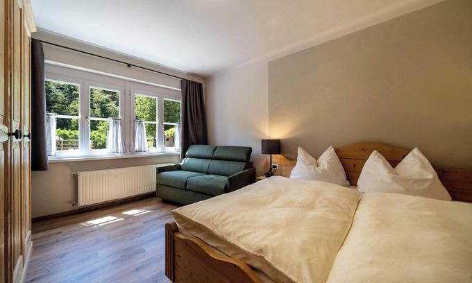 Nalles Apartment | Apartment "1SZ PinkLady Kreuzwegerhofnals" with Mountain View, Pool, Balcony & Garden