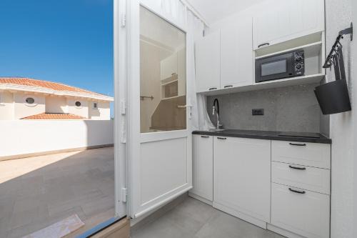 Brela Apartment | Apartment 3 Vera i Ćiro Novak, sea view and free parking