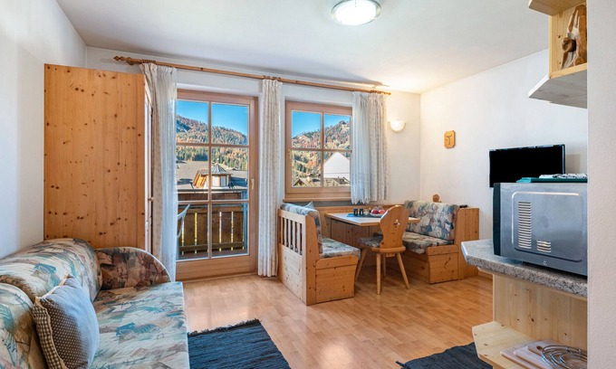 Badia Apartment | Apartment '3' with Mountain View, Shared Garden and Wi-Fi