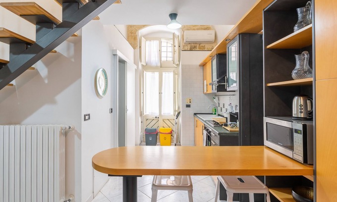 Ragusa Apartment | Apartment '4Bro' with Balcony, Wi-Fi and Air Conditioning