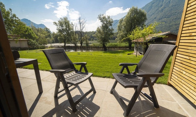 Carlazzo Apartment | Apartment "5" with Lake View, Shared Pool & Wi-Fi