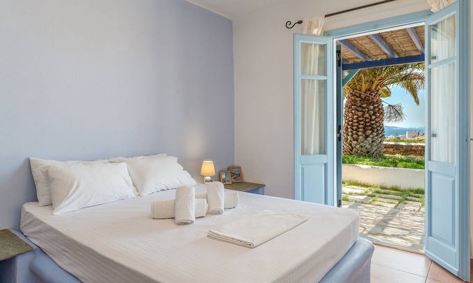 Agios Ioannis Apartment | Apartment '6' with Sea View, Wi-Fi and Air Conditioning