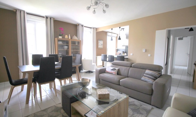 Serris Apartment | Apartment 6pax Square Elysee Square Tuscan Square, 10min Disneyland (DANUBE 2)