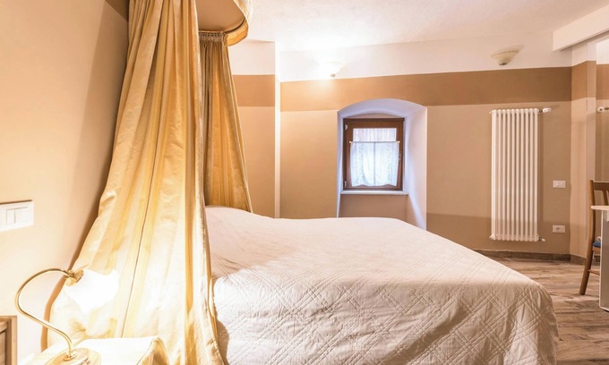 Canale di Tenno Apartment | Apartment Agriturismo "Al Gallo Nero Miele" near Lake Garda with Mountain View & Terrace