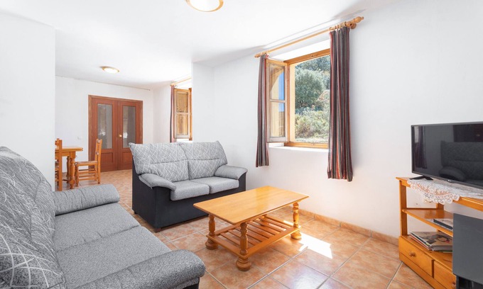Culla House | Apartment 'Antiga Escola De Molinell' with Mountain View, Private Terrace and Private Garden