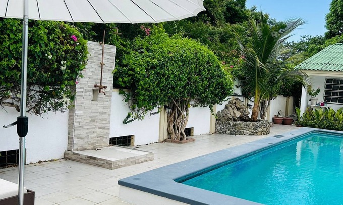 Willemstad Apartment | Apartment Aoki - Centrally located with a beautiful pool