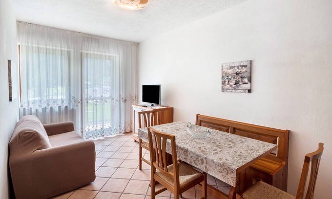 Rocca Pietore Apartment | Apartment 'Appartamento Bilocale 2' with Mountain View, Shared Garden and Wi-Fi