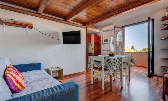 Cavo Apartment | Apartment 'Appartamento A Cavo Sul Mare' with Sea View, Wi-Fi and Air Conditioning