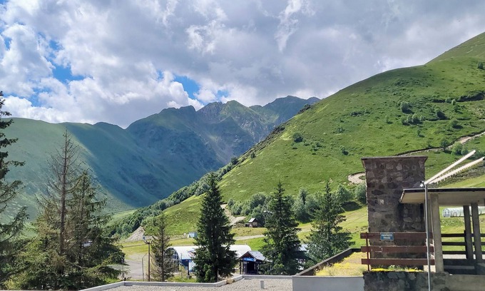 Gouaux-de-Larboust Apartment | Apartment at the foot of the slopes with spacious sunny terrace - 6 pers