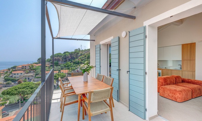 Seccheto Apartment | Apartment 'Azzurrina' with Sea View, Wi-Fi and Air Conditioning