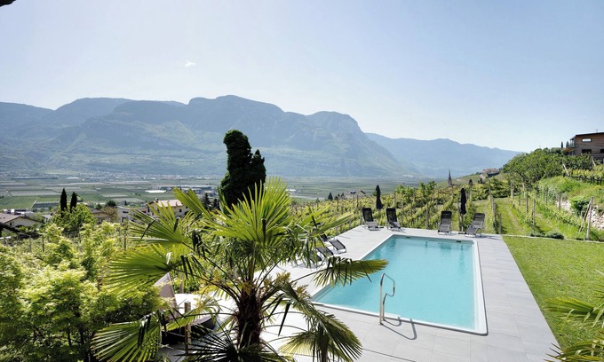 Tramin Apartment | Apartment 'Bacchushof Sauvignon' with Mountain View, Balcony and shared Pool