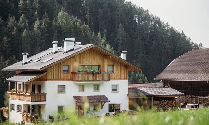 Luson Apartment | Apartment 'Bawiglbach Grosskarneid' with Mountain View, Shared Terrace and Wi-Fi