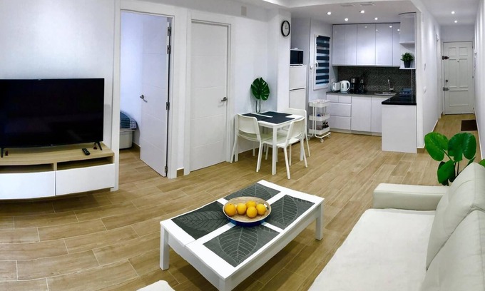 Torrevieja Apartment | Apartment 'Beach Jolanta' with Sea View, Wi-Fi and Air Conditioning