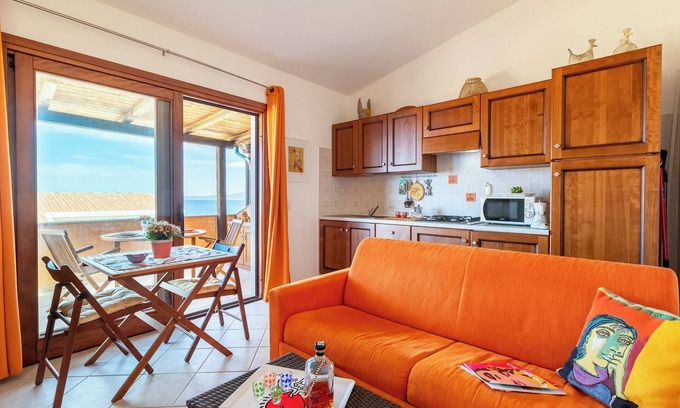 Castelsardo Historic Centre Apartment | Apartment 'Bella Vista Castelsardo' with Sea View, Balcony and Air Conditioning
