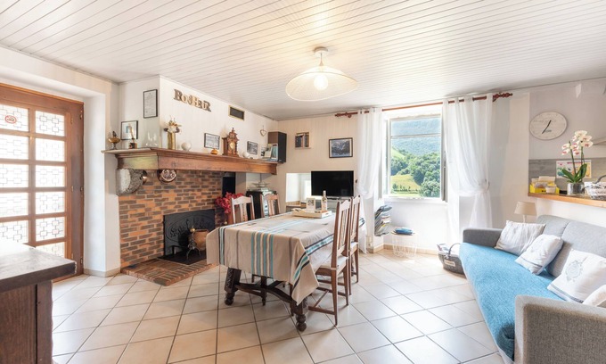 Accous Apartment | Apartment 'Bellevue Accous' with Mountain View, Private Terrace and Wi-Fi