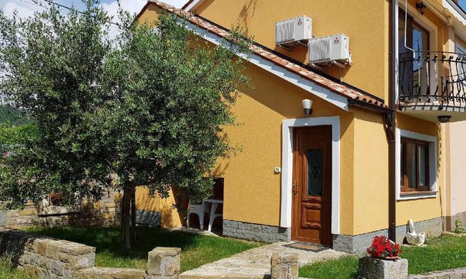 Ankaran Apartment | Apartment between the vineyard