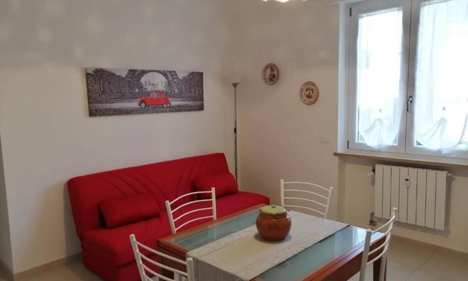 Valeggio sul Mincio Apartment | Apartment 'Casa Vacanza Maria' with Balcony, Wi-Fi and Air Conditioning