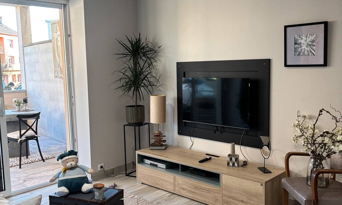 Freyming-Merlebach Apartment | Apartment "Calina" with Private Terrace, Wi-Fi and Air Conditioning