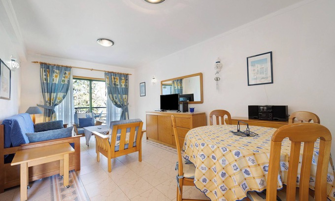 Meia Praia Apartment | Apartment 'Casa Daniel T1' with Balcony and Wi-Fi
