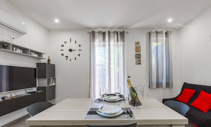 Gioiosa Marea Apartment | Apartment 'Casa Gioiosa' with Sea View, Wi-Fi and Air Conditioning