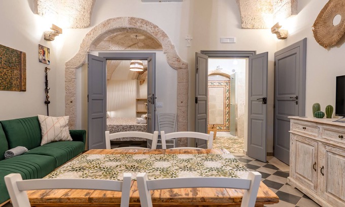 Pezze di Greco Apartment | Apartment 'Casa In Stile' with Private Terrace, Wi-Fi and Air Conditioning